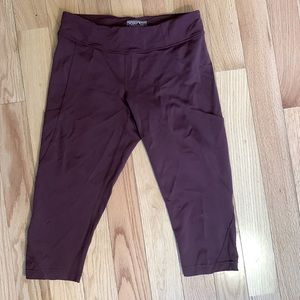 Small Wine Patagonia Cropped Leggings